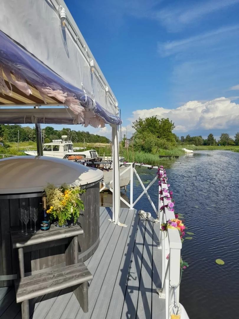 Carnikavas kuģīša borta skats