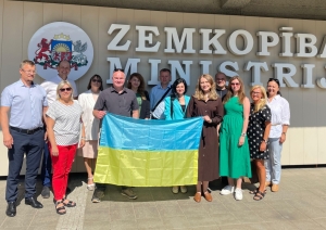 Ukraiņu delegācija pie Zemkopības ministrijas ēkas