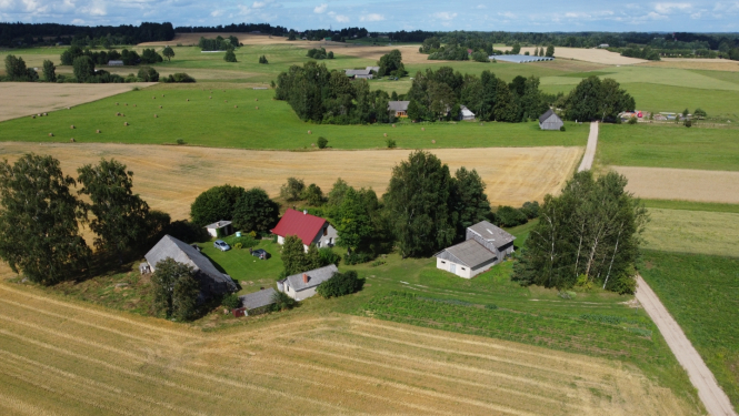 Lauku saimniecība no drona lidojuma