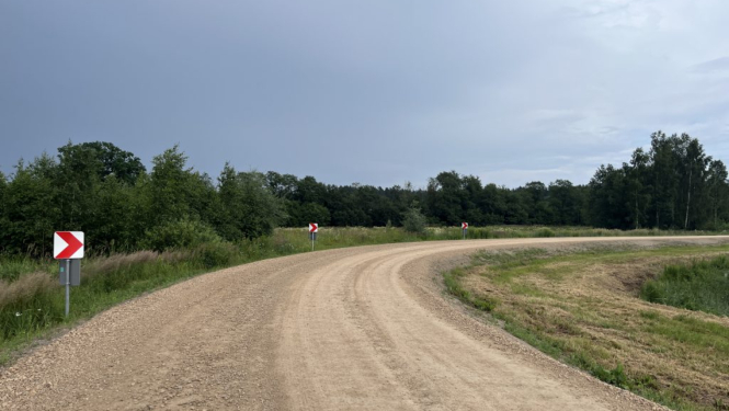 Mazās Juglas polderis - grantēts ceļš kas nogriežas pa labi