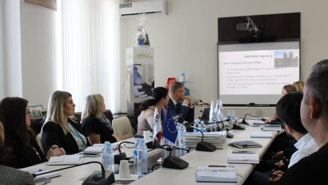 LAD un Moldovas maksājumu aģentūras pārstāvju tikšanās ap galdu sanāksmju zālē